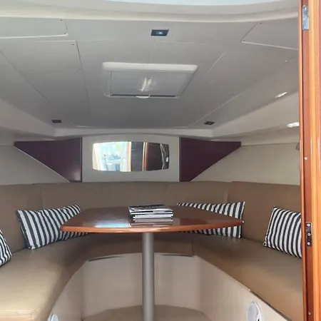 Botel Sea Bloom Ii - Night In A Fancy Speedboat Lisboa