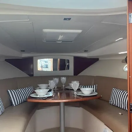 Sea Bloom Ii - Night In A Fancy Speedboat Hotel en barco Lisboa