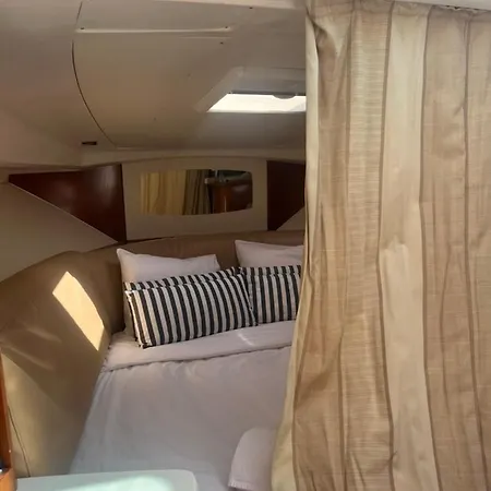 Sea Bloom Ii - Night In A Fancy Speedboat Hotel en barco *