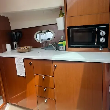 Πλωτό κατάλυμα Sea Bloom Ii - Night In A Fancy Speedboat Lisboa