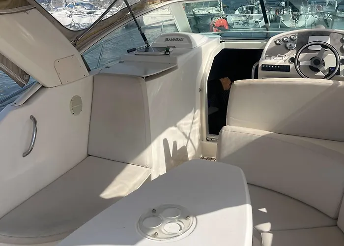 Botel Sea Bloom Ii - Night In A Fancy Speedboat *