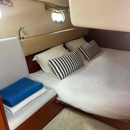船上ホテル Sea Bloom Ii - Night In A Fancy Speedboat *
