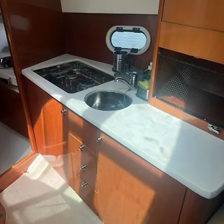 Sea Bloom Ii - Night In A Fancy Speedboat リスボン